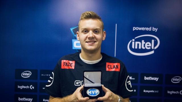 G2已抵达英雄联盟MSI举办地釜山进行隔离，晒隔离小礼物